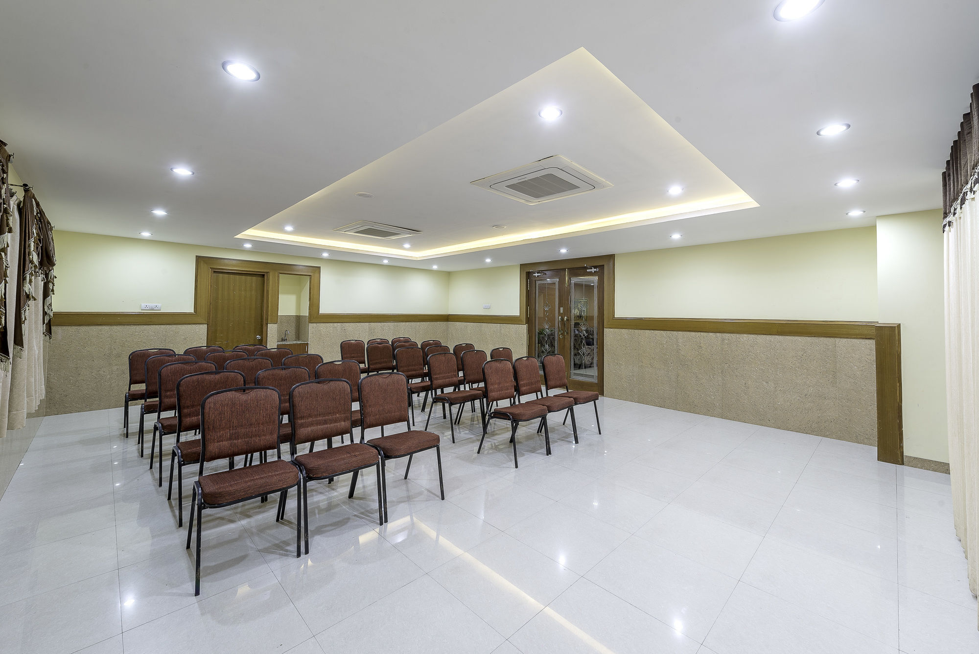 Treebo Crystal Castle Hotel Bangalore Exterior photo